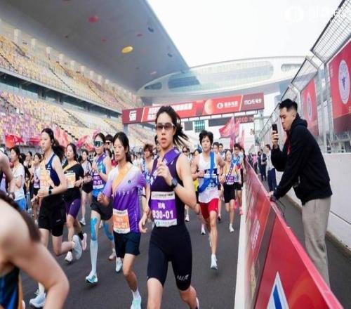 F1赛道上演青春接力，浙大摘得2025高百华东站桂冠