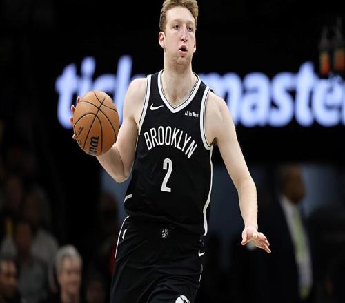 太难用了！篮网锋线新秀看起来在攻防两端都很难起到基本的作用