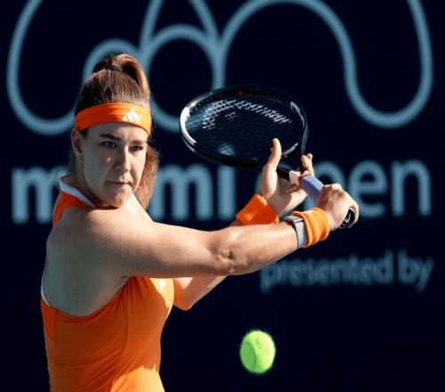 穆霍娃首进四强获封天才少女杀手，迈阿密见证首位06后大师赛八强