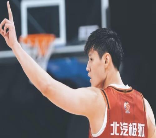 今晚仍将缺席，北青：曾凡博有望在下一轮对阵广东比赛中登场