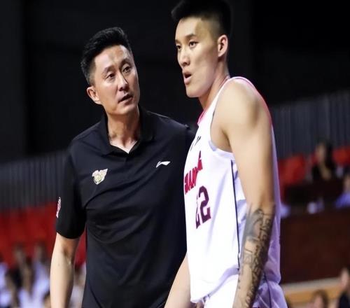 官宣！前广东男篮冠军中锋成自由球员，季后赛9+4将加盟吉林男篮
