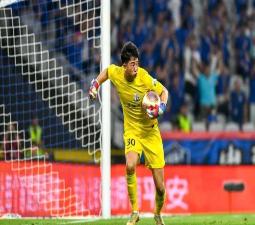 大手笔！云南玉昆一口气官宣十位新援到队，球迷直言这是要冲冠