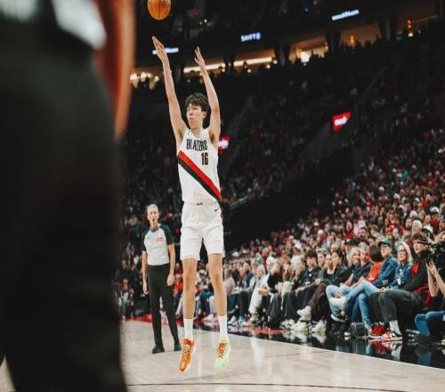 恭喜杨瀚森！投进生涯第2记三分！克林根18+18杀死比赛