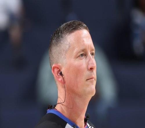 官方：NBA裁判将在比赛中佩戴耳机，方便与回放中心实时沟通