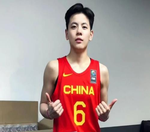 传承！杨舒予接任成中国女篮新队长上一任是姐姐杨力维