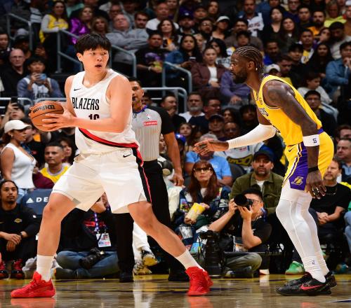 开拓者记者：球队中锋都要做好防守，杨瀚森进攻可以大胆投篮