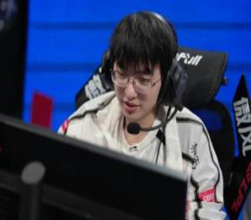 大师又培养了一个神！Flandre鳄鱼被新人上单打到穿线两局被打成2109疯狂战绩