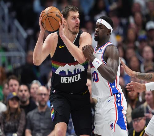 掘金12496大胜76人！此战诞生3个事实：约基奇要拿助攻王了