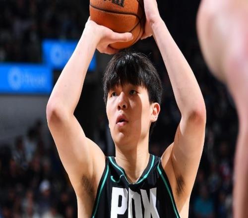 杨瀚森复出0+0+0+0+0：垃圾时间登场3分28秒0投篮不断折返跑