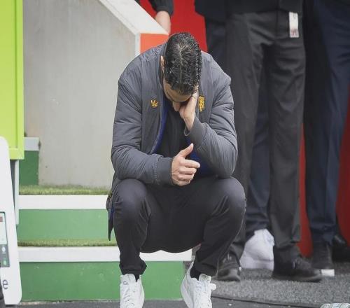 从“经理”到“弃帅”：阿莫林下课背后的曼联困局与足球哲学之殇