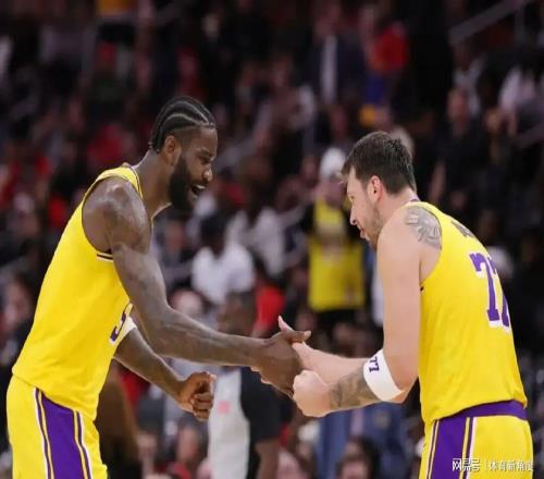 卧擦！艾顿反省了，湖人总冠军看着有戏...