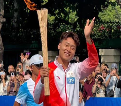 赵睿担任火炬手，曾凡博现身澳大利亚，广厦官宣场均22+11新外援