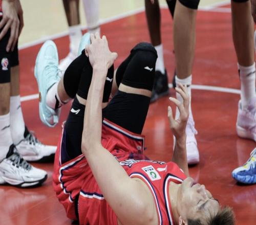 广州官方：经初步检查诊断，郭艾伦伤病位置为左膝前交叉韧带