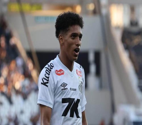 TA：热刺想补强左后卫与边锋位置，并评估多名球员的外租可能