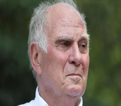 赫内斯：卡尔的争议言论他年轻，小鲁梅尼格也说过类似的话