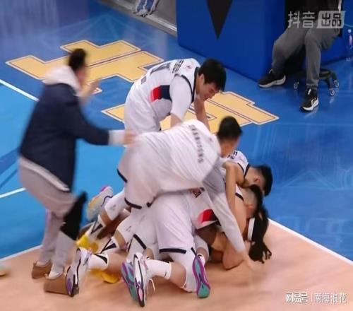 京鲁战揪出最大混子！全场0分+生死时刻2失误，球迷：请你赶快滚