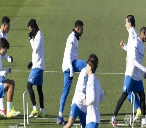 马卡：皇马高层认为球队阵容厚度充足，足以冲击西甲和欧冠