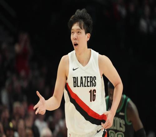 火箭再战开拓者！半场三分14中2，射手群再次低迷，乌度卡也无奈