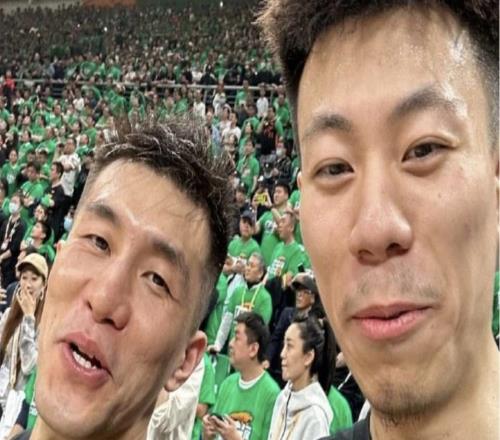 郭艾伦3次逼宫，老了才离队！张镇麟却能巅峰离开，背后让人感慨