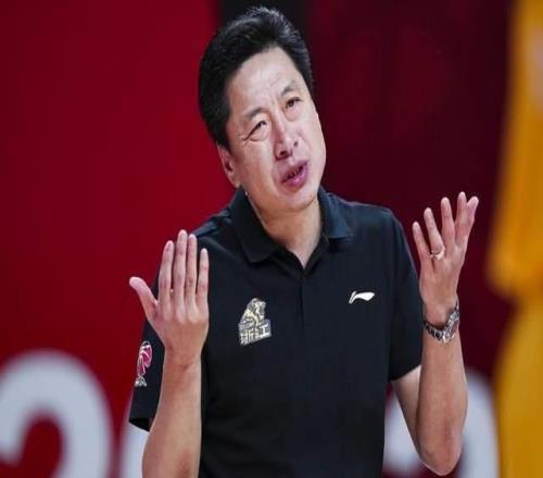 先输黑马又遭豪门双杀，就这还想夺冠杜锋快下课吧，新帅或是他