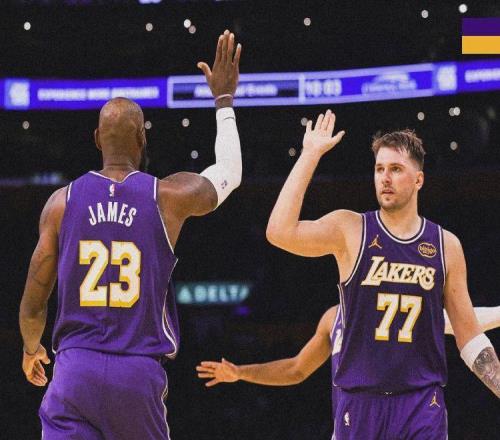 三巨头爆发！99分24板22助！湖人成功打进淘汰赛