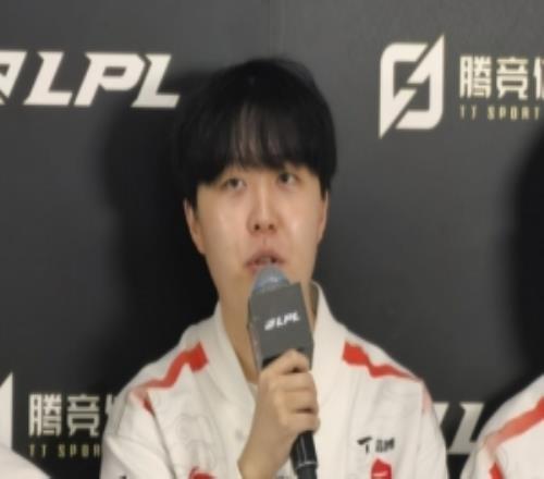 你去把左手干掉！Kanavi：Knight最近状态好轻点打林坚会虐你的