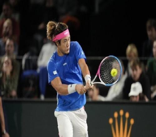 ATP250杭州公开赛：张之臻救赛点21逆转布云朝克特，取复出首胜
