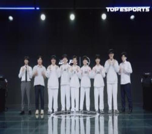 登峰组头名！TES赛后分享全员合照：“登峰不是终点，季后赛见”