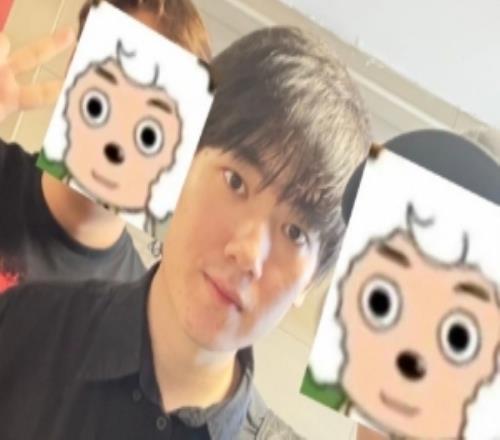 网友动态：在武汉偶遇JackeyLove吃面线下安安静静很腼腆