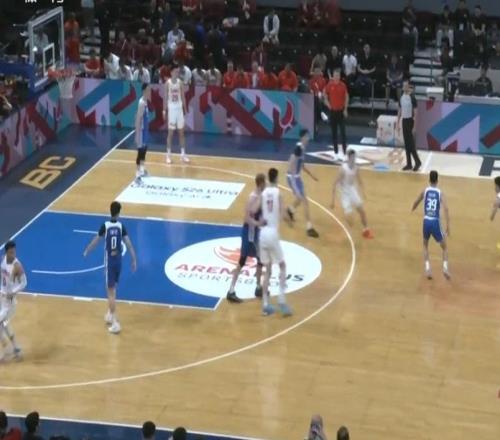 世预赛半场战报：中国男篮1分落后中国台北，全队无人得分上双