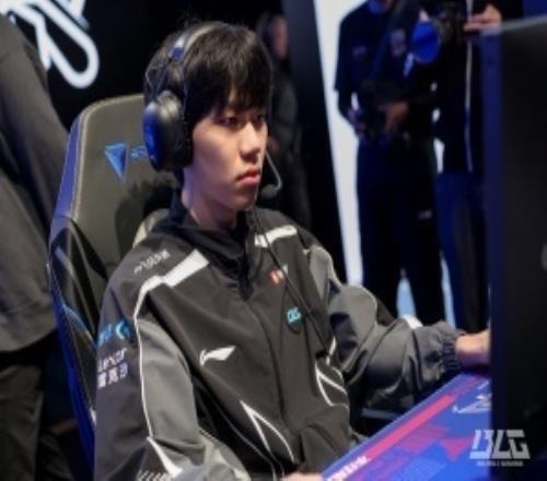 眼上蹲了只能卖！王玮晨谈BLG商K：劣势局辅助被逮卖了还能拖