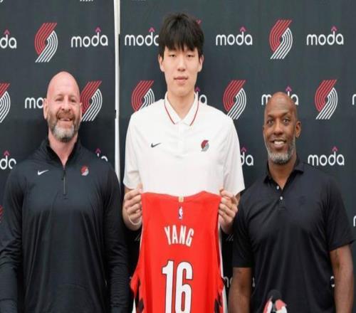 杨瀚森季前赛首秀，10月9日对阵勇士媒体人预测8分6板5助攻
