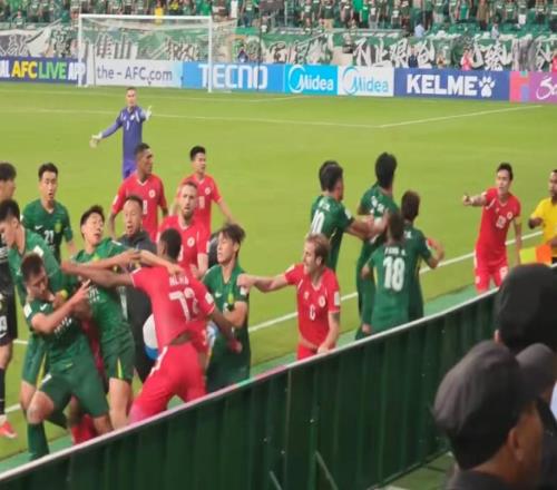 北京国安亚冠赛场爆发冲突，场面十分混乱