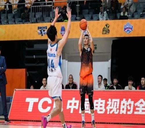 山东高速男篮昂首晋级俱乐部杯八强阵容淬炼蓄力CBA新赛季