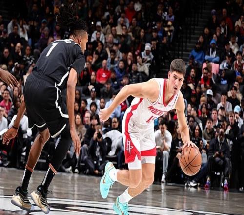 能力确实提升了不少，但火箭探花郎的短板依然是非常明显的