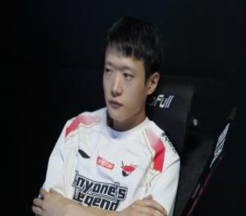 这么低迷吗牢香Shanks是登峰组所有中单中唯一未斩获MVP的选手