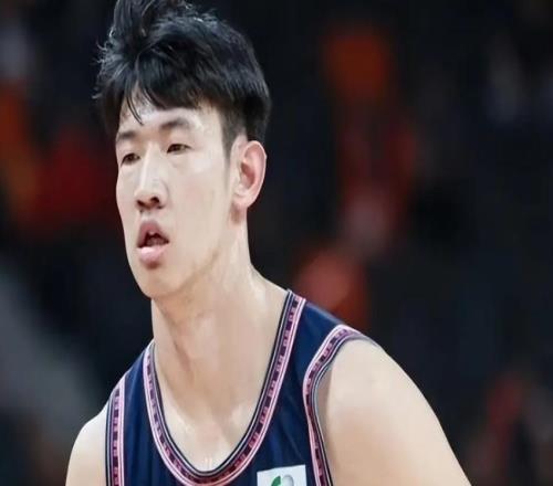 广东两将太迷了！胡明轩攻守仍未恢复，黄明依贡献一塌糊涂！