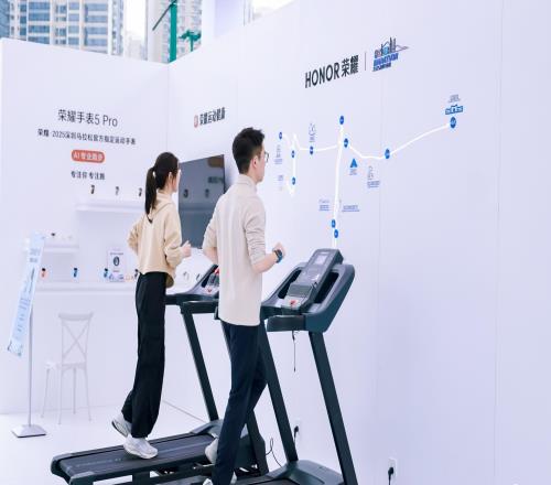 手机变私教、机器人送水深马AI浓度高，科技深企抢滩集结