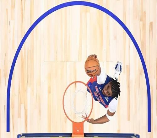 还是没有走出伤病的阴影活塞后场新星的表现依然有些畏畏缩缩