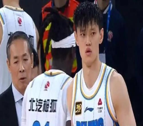 续约谈判失败，曾凡博最佳选择是先打NBL，然后再回CBA