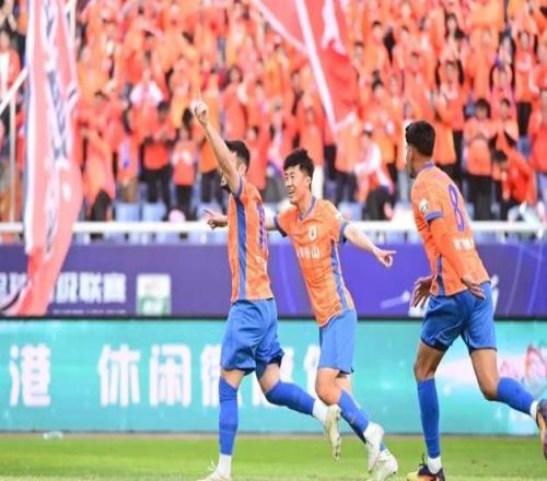 泰山队2比1赢球却传来坏消息，一细节显示：瓦科离队进入倒计时