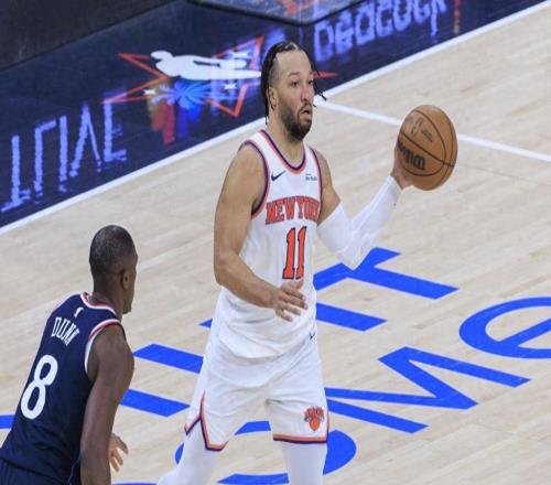 生死止颓尼克斯客场战爵士唐斯35分余热未消弱旅再斩季后赛劲旅