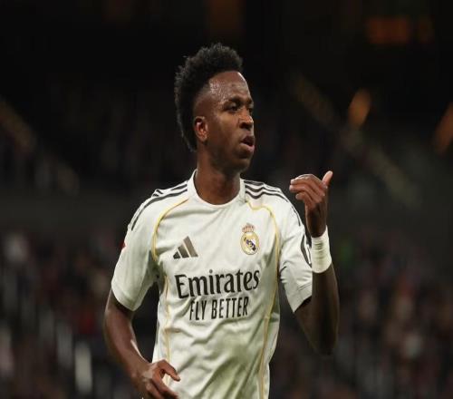 阿斯：维尼修斯再次被主场球迷嘘，赛后没谢场直接回了更衣室