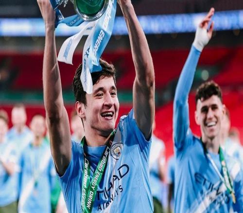 曼城生涯首冠，胡桑诺夫是首位夺得英联杯冠军的乌兹别克球员