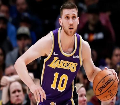 极致的机会主义者！8年流浪8队，场均仅6+2的他，仍稳坐球队首发