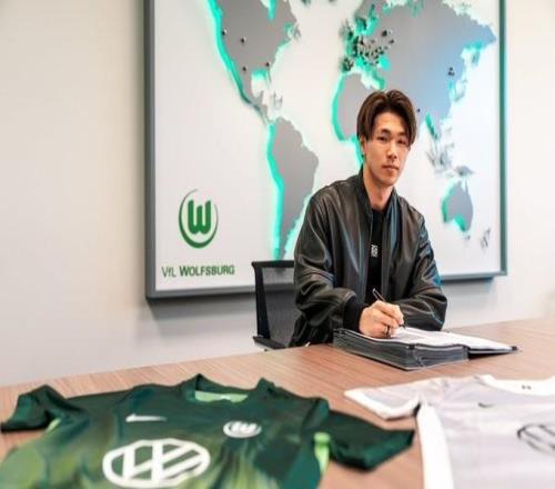 官方：狼堡签下20岁日本中场盐贝健人据悉转会费900万欧