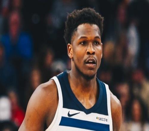 小卡缺阵兰德尔梦游10中1，爱德华兹31+2+5，森林狼送快船3连败