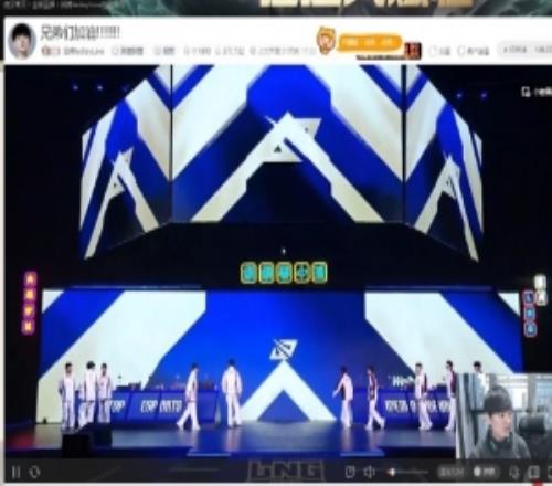 标题“兄弟们加油”！JackeyLove直播督战TESvsWBG