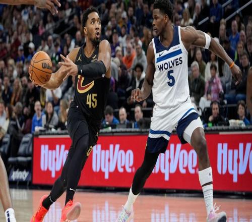 爱德华兹创3大神迹，森林狼反超湖人！米切尔30+8，兰德尔准3双