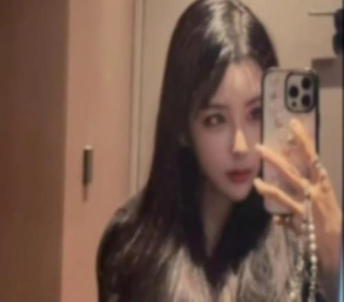 LPL官方解说Rita分享视频：洗头了，喊姐姐